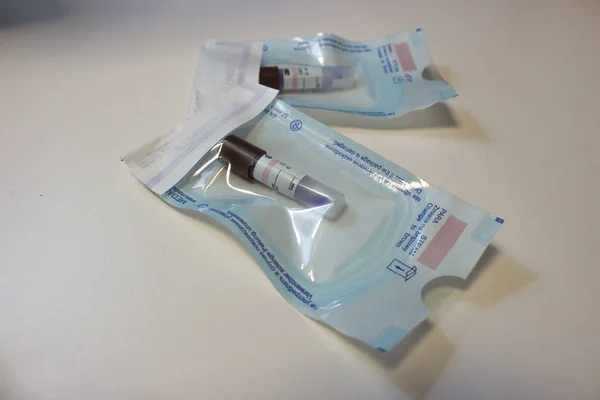 Otoklav içinde tıp aletleri sterilize. Steril tıbbi aletleri çalışmaktan Temizleme için donatım