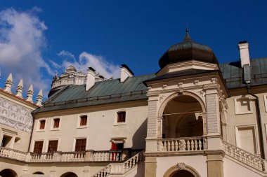 Krasiczyn, Polonya. Kalenin birçok Polonyalı kral tarafından ziyaret edildi. Krasicki Palace 