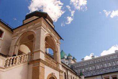 Krasiczyn, Polonya. Kalenin birçok Polonyalı kral tarafından ziyaret edildi. Krasicki Palace 