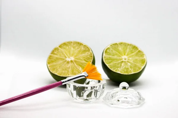 Aha meyve asitleri. Yüz, kozmetik fırça, narenciye meyve asidi soyulması. Meyve asitleri ile peeling cilt bakımı. Pha