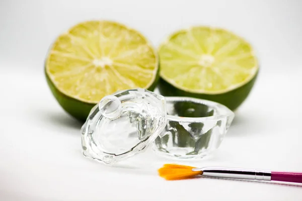 Aha meyve asitleri. Yüz, kozmetik fırça, narenciye meyve asidi soyulması. Meyve asitleri ile peeling cilt bakımı. Pha