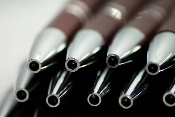 ボールペン 金属ペンのコレクションです 白い背景に分離されたボールペン — ストック写真