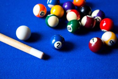 Mavi masa spor oyun seti havuz bilardo topları. Snooker, bilardo oyunu