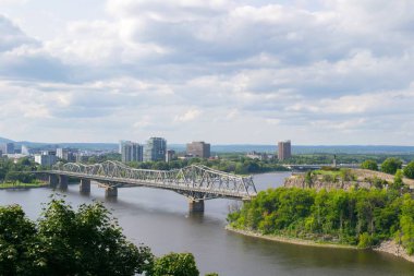 Ottawa, Ontario ve Gatineau, Quebec arasında Alexandra köprü.