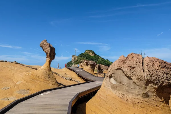 Taipei, Tayvan - 19 Temmuz 2018-Yehliu Geopark, New Taipei City, Tayvan doğal peyzaj. İkonik dahil benzersiz jeolojik oluşumlar 