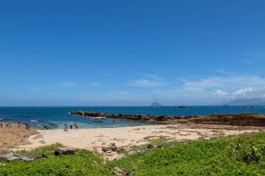 Taipei, Tayvan - 19 Temmuz 2018-Yehliu Geopark, New Taipei City, Tayvan doğal peyzaj. Deniz kenarında aşınmış benzersiz jeolojik oluşumlar.