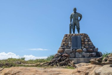 Taipei, Tayvan - 19 Temmuz 2018: heykel Lin Tien-Chen, Yehliu Geopark, yeni Taipei City, Tayvan. Kraliçenin portresi sembolik nerede kaya oluşumları burada bir dizi görmeye turistler geliyor.