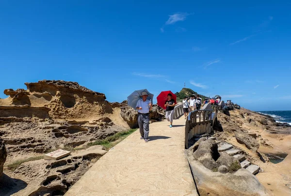 Taipei, Tayvan - 19 Temmuz 2018-Yehliu Geopark, New Taipei City, Tayvan doğal peyzaj. İkonik dahil benzersiz jeolojik oluşumlar 