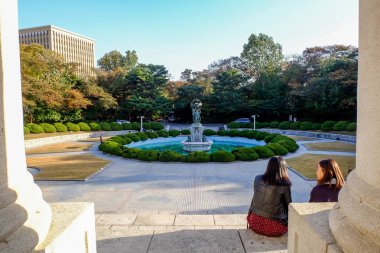 Seoul, Güney Kore - 29 Ekim, 2017:Students Seoul Kyung Hee üniversitede rahatlatıcı bir zaman yaşıyorsanız. En güzel Üniversitesi Güney Kore.