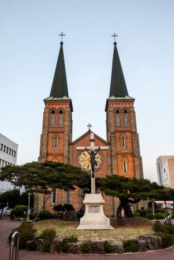 Daegu, Güney Kore: 4 Nisan 2019: Daegu Gyesan Katolik Kilisesi (1. Kilise). (1853-1922), Daegu 'ya misyonerlik için gelen.