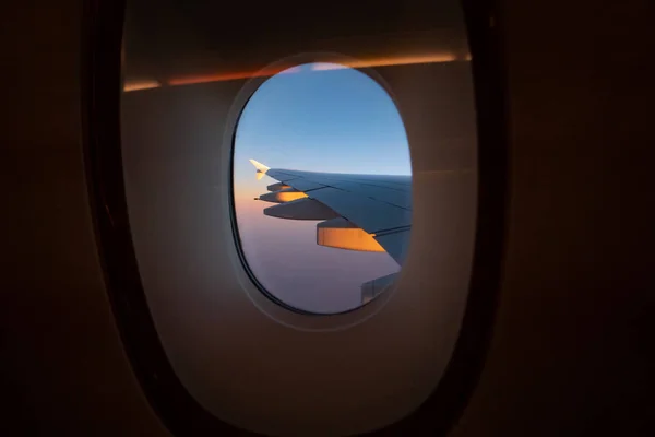 Obraz Okna Samolotu Chmury Niebo Jak Widać Przez Okno Statku — Zdjęcie stockowe
