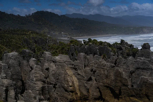 パパロア国立公園 西海岸 ニュージーランドのパンケーキ岩 フォックス氷河の近くのパンケーキ岩の概要 — ストック写真