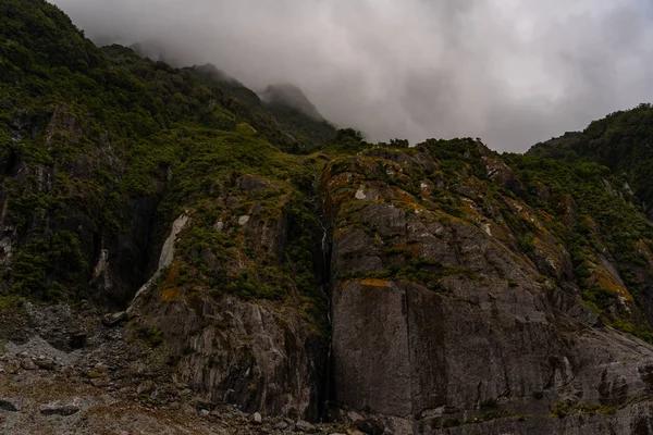 Watervallen Bij Franz Joseph Gletsjer Nieuw Zeeland Waterval Naast Een — Stockfoto