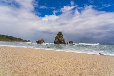 Batı yakası kayalık plajı, Cape Foulwind, Westport, Yeni Zelanda, Yeni Zelanda 'da inanılmaz bir pelerin faul rüzgarı plajı.
