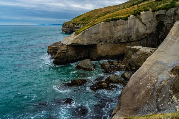뉴질랜드의 아름다운 바위에둘러 뉴질랜드의 — 스톡 사진