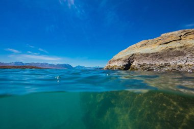 Yeni Zelanda 'daki Tekapo Gölü' nün yarı yarısından fazlası su altında. Takepo Gölü, Tekapo Gölü, Güney Adası, Yeni Zelanda. 