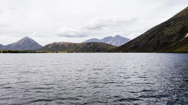 新西兰皮尔逊湖 Lake Pearson Arthur Pass 的南高山阿尔卑斯山山脉 — 图库照片