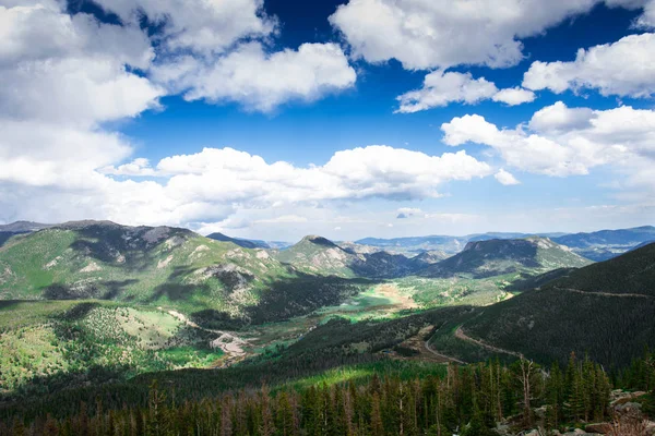 Colorado gölgeler bulutları den Kayalık Dağları