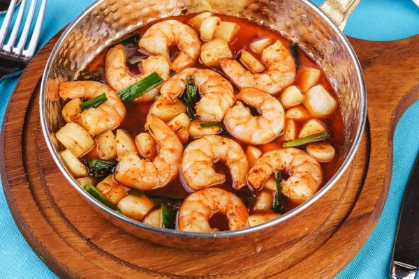 Cuisine Européenne Plat Méditerranéen Soupe Aux Crevettes Tomates Herbes Citron — Photo