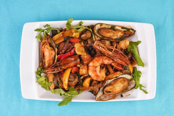 Plat Méditerranéen Cuisine Européenne Crevettes Braisées Moules Calmars Aux Légumes — Photo
