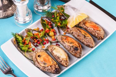 Avrupa mutfağı, Akdeniz yemeği. Çeşitli midye ve istiridye tabak baharat i çilek ile pişirilir