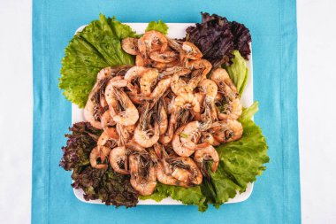 Akdeniz mutfağı, Avrupa yemeği. Tereyağı, baharat ve otlar çeşitli kavrulmuş karides ile Plaka