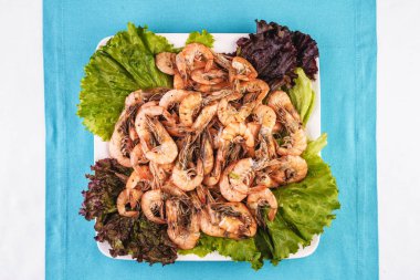 Akdeniz mutfağı, Avrupa yemeği. Tereyağı, baharat ve otlar çeşitli kavrulmuş karides ile Plaka