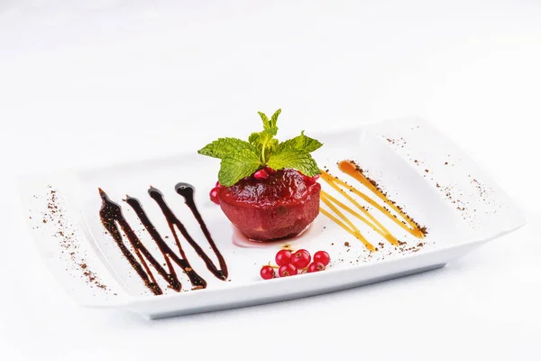 Turkish Dessert Made Berry Jelly Berries Honey Nuts Cinnamon Caramel — Stock Photo, Image