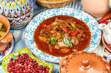 Özbek tarifine göre pişirilen sığır eti ve sebze