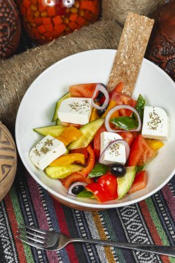 biber, soğan ve peynir ile Gürcü tarifine göre salata