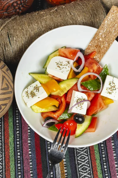 biber, soğan ve peynir ile Gürcü tarifine göre salata