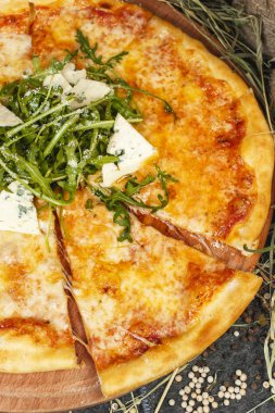 Khachapuri peyniri ile Ulusal Gürcü yemeği