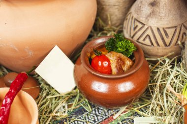 tavuk parçaları ve sebzelerden gulaş