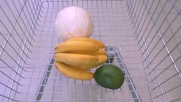 Panier Tourne Autour Supermarché Est Rempli Différents Fruits Légumes Alimentation — Video