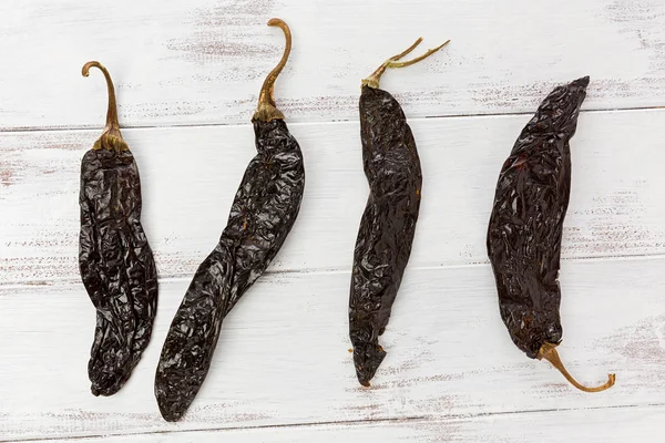 Quattro peperoni cileni di Pasilla — Foto Stock