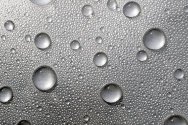 Yüzeye folyoyla kaplı su damlaları. Yüzey gerilimi. 