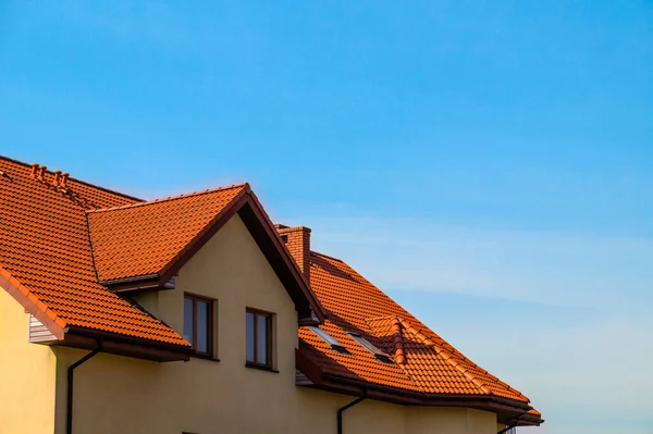 Toit Est Fait Carreaux Céramique Une Maison Nouvellement Construite — Photo