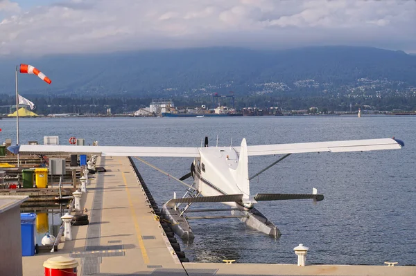 カナダだ バンクーバーのコールハーバー 離陸準備ができている水上飛行機 — ストック写真