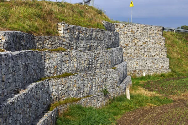 Stützmauer Gabun Befestigung Der Straßenböschung Mit Metallkörben Die Mit Granitstücken — Stockfoto