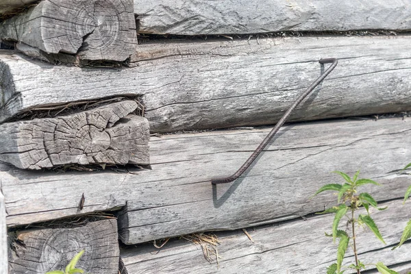 Angolo Una Parete Una Vecchia Casa Legno Abbandonata — Foto Stock