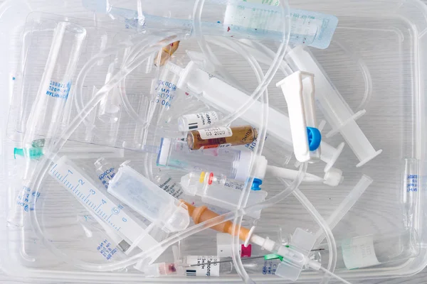 Orvosi fecskendők és ampullák, műanyag, üveg, amelyeket az Stock Kép