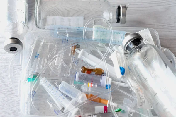 Orvosi fecskendők és ampullák, műanyag, üveg, amelyeket az Stock Fotó