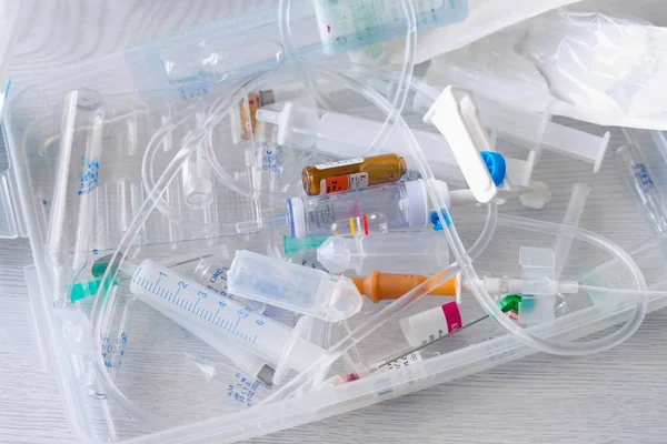 Orvosi fecskendők és ampullák, műanyag, üveg, amelyeket az Stock Kép