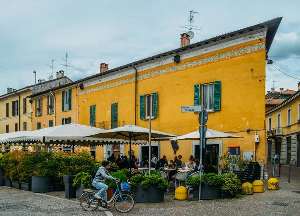 Abbiategrasso Italy May 15Th 2018 Outdoor Restaurant Terrace Histroic Colourful — Stock Photo, Image
