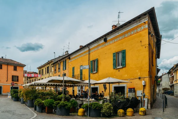 Abbiategrasso Italy May 15Th 2018 Outdoor Restaurant Terrace Histroic Colourful — Stock Photo, Image