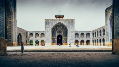 Nakş-e Cihan Meydanı, Isfahan, Iran tarihi Imam Camii. İnşaat 1611 başladı ve İslami dönemde İran mimarisinin başyapıtlarından biridir