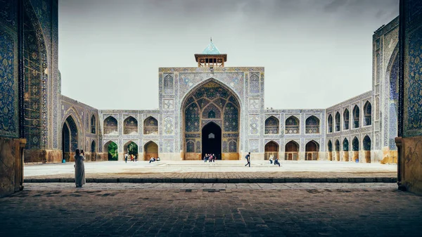 Historiska Imam moskén vid Tajvidi-e Jahan torget, Isfahan, Iran. Byggandet påbörjades 1611 och är en av mästerverk i Persiska arkitekturen i den islamiska eran — Stockfoto