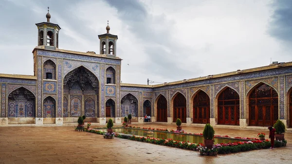 Mesquita do Imã Histórico na Praça Naghsh-e Jahan, Isfahan, Irão. A construção começou em 1611 e é uma das obras-primas da arquitetura persa na era islâmica. — Fotografia de Stock