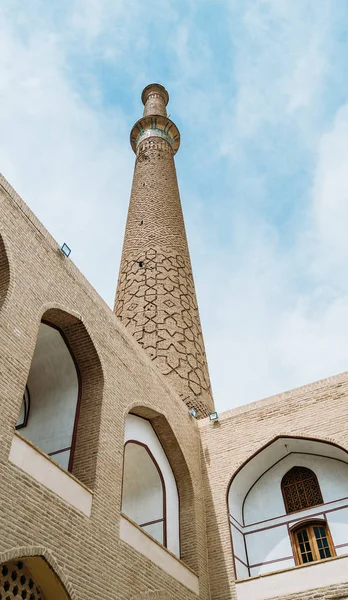 Close up of Mosque Minaret in the city of Isfahan, Iran — Stock Photo, Image