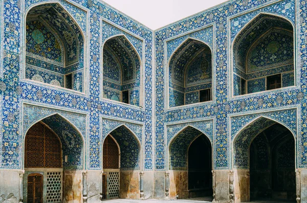 Историческая мечеть имама на площади Нагш-э-Джахан, Исфахан, Иран — стоковое фото